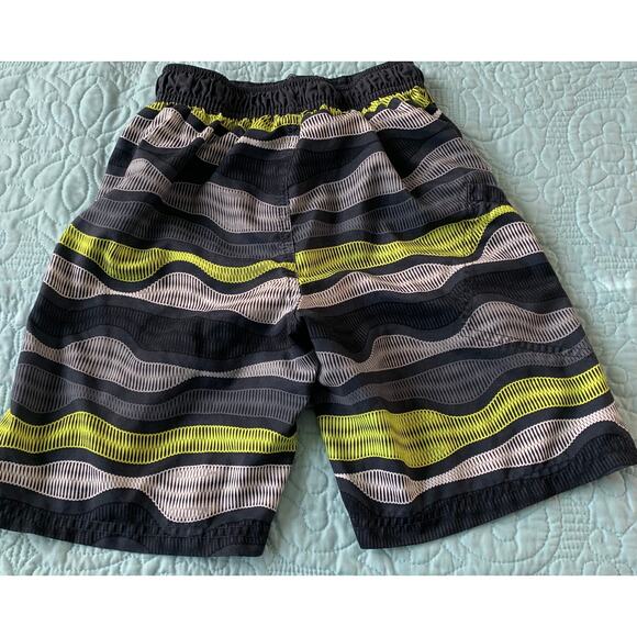 WONDER NATION SWIMWEAR, BOYS M (8), BLACK GREY YELLOW, NWOT UINDERWEASR ATTACHED - Picture 1 of 8